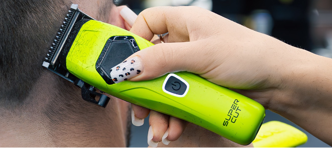 Rovra clipper giving a haircut on the sides